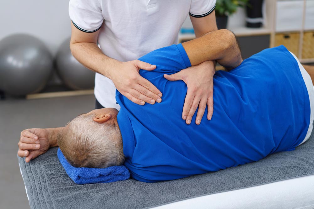Valpreventie bij ouderen: hoe fysiotherapie ongelukken voorkomt